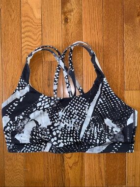 Lululemon Black & White Printed Strappy Sports Bra Size 10